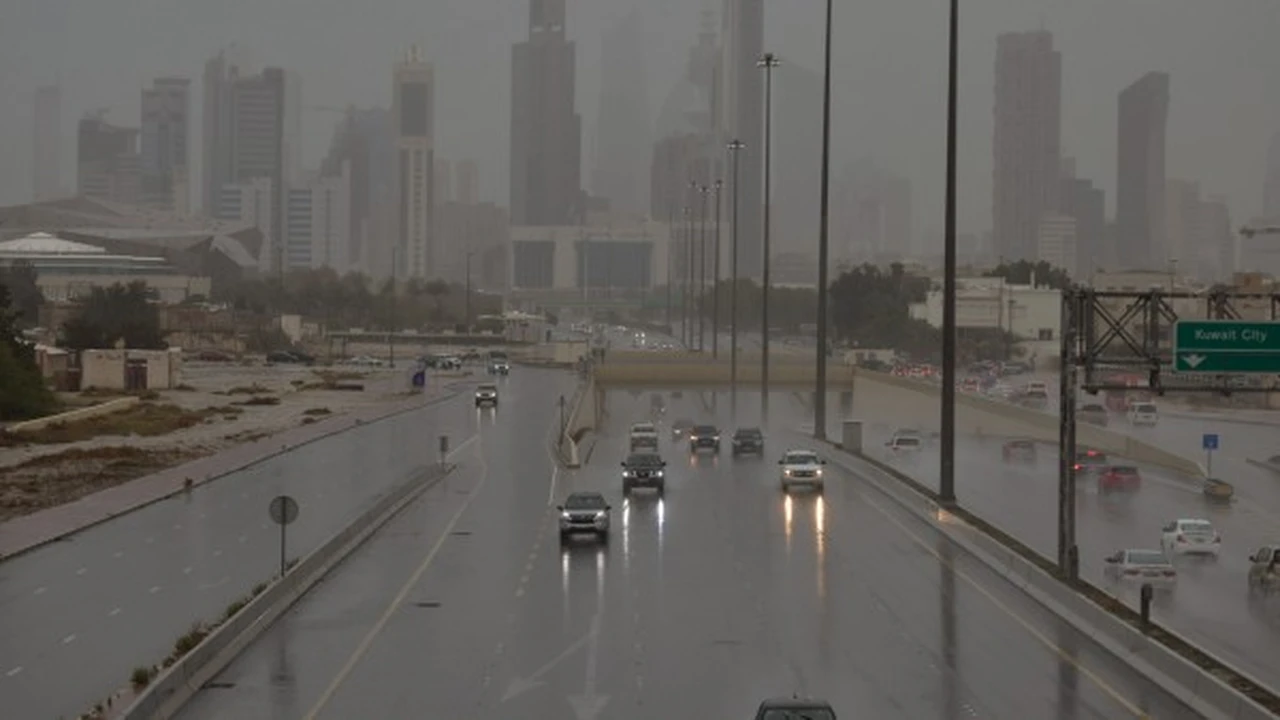 الأرصاد تتوقع هطول أمطار متفرقة من مساء اليوم وحتى ليل الغد